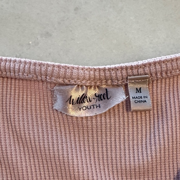 Chic Ruffled Sleeve Ruched Top - Picture 2 of 2